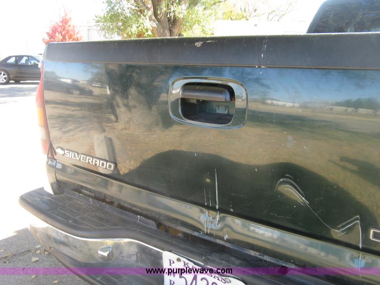 image for item H8750 2001 Chevrolet Silverado 2500HD LS Ext. Cab pickup truck