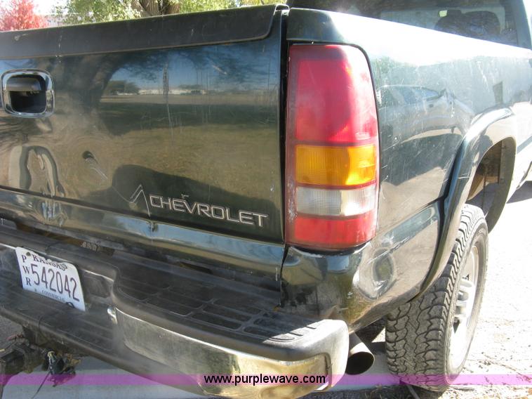 image for item H8750 2001 Chevrolet Silverado 2500HD LS Ext. Cab pickup truck
