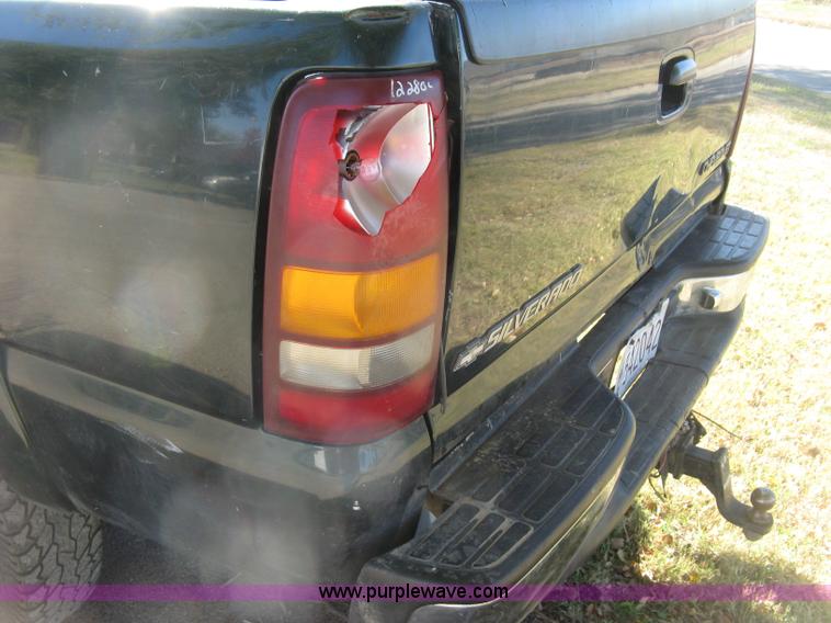 image for item H8750 2001 Chevrolet Silverado 2500HD LS Ext. Cab pickup truck