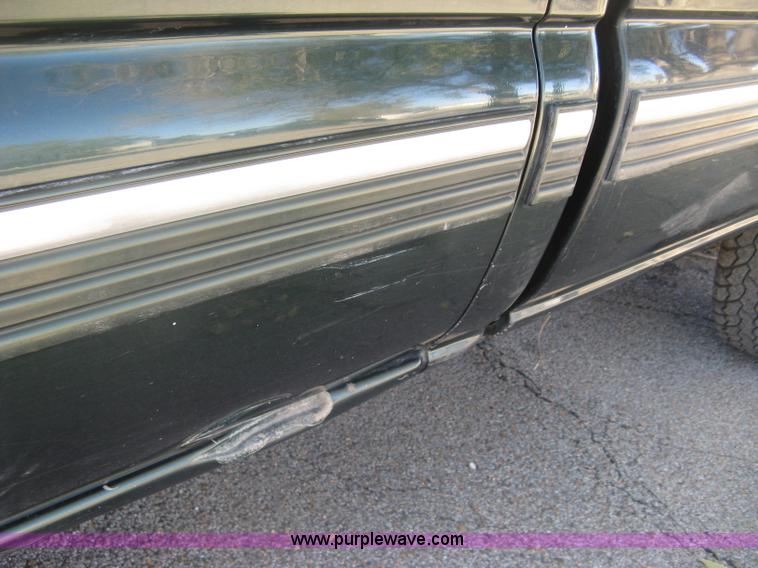 image for item H8750 2001 Chevrolet Silverado 2500HD LS Ext. Cab pickup truck