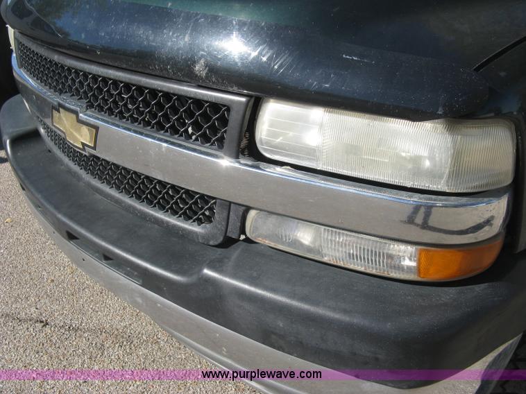 image for item H8750 2001 Chevrolet Silverado 2500HD LS Ext. Cab pickup truck