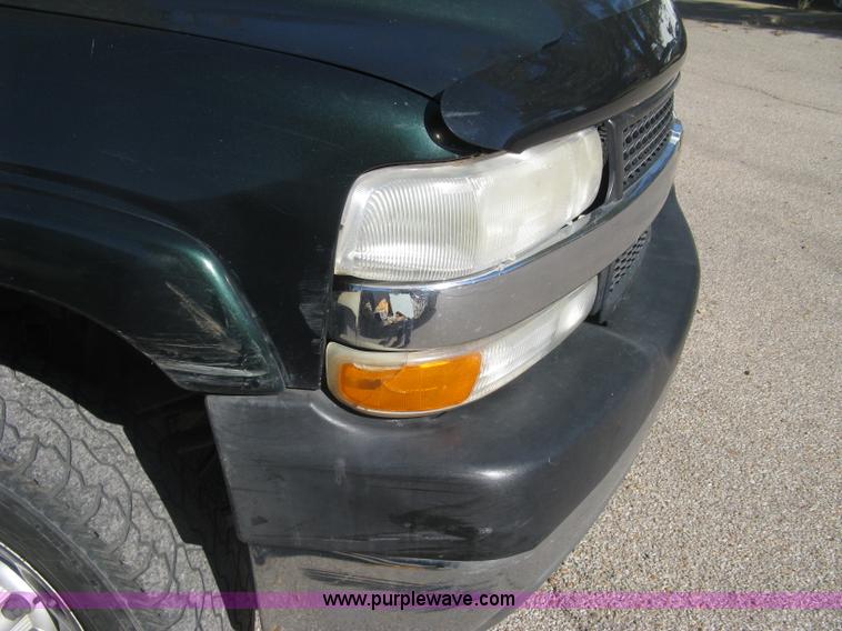 image for item H8750 2001 Chevrolet Silverado 2500HD LS Ext. Cab pickup truck