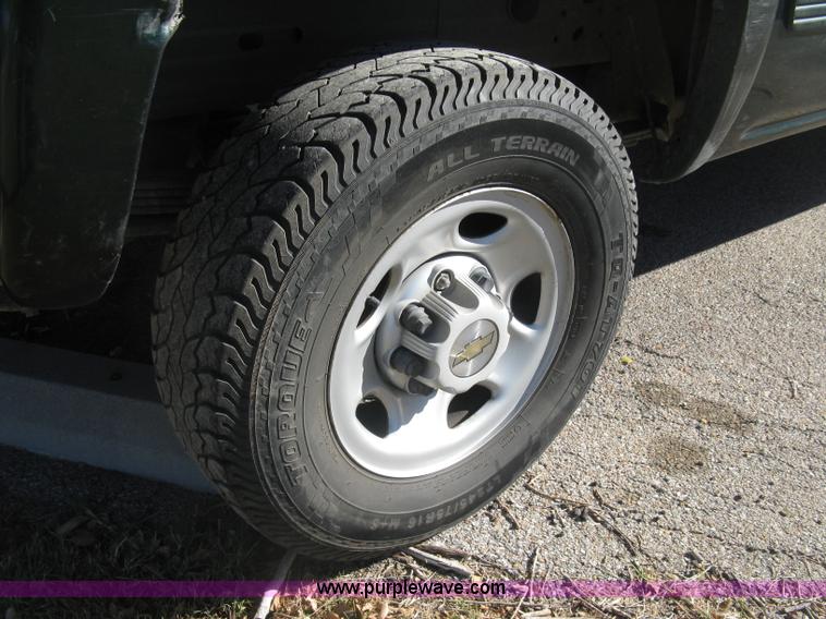 image for item H8750 2001 Chevrolet Silverado 2500HD LS Ext. Cab pickup truck