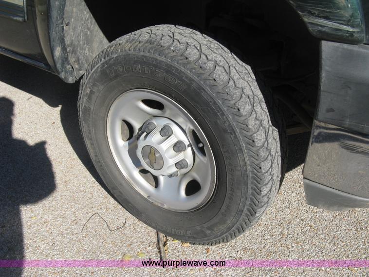 image for item H8750 2001 Chevrolet Silverado 2500HD LS Ext. Cab pickup truck