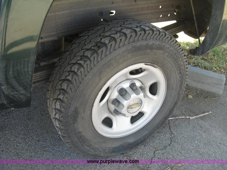 image for item H8750 2001 Chevrolet Silverado 2500HD LS Ext. Cab pickup truck