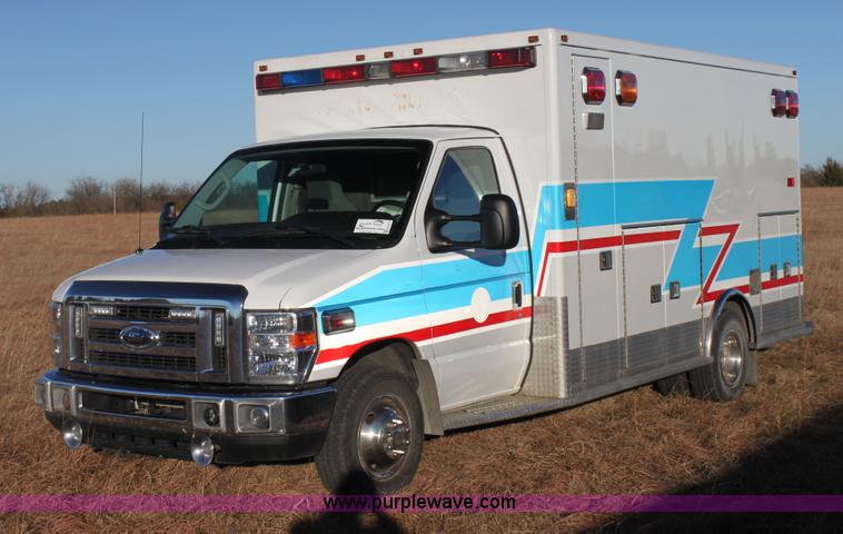 image for item H9379 2010 Ford Econoline E450 ambulance