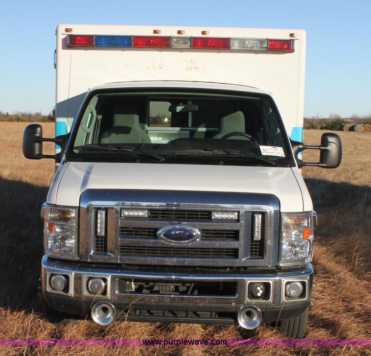 image for item H9379 2010 Ford Econoline E450 ambulance