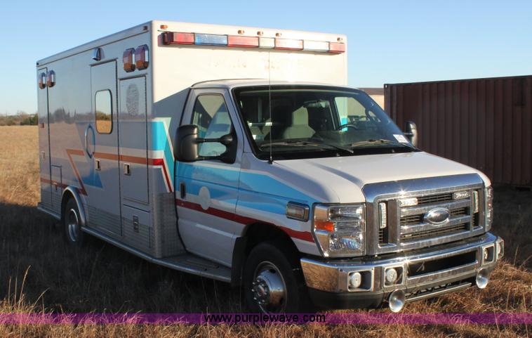 image for item H9379 2010 Ford Econoline E450 ambulance