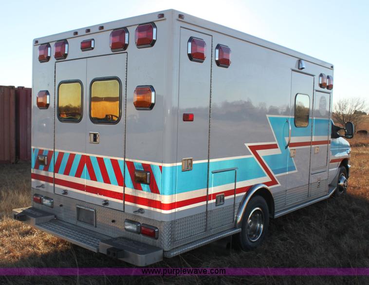 image for item H9379 2010 Ford Econoline E450 ambulance