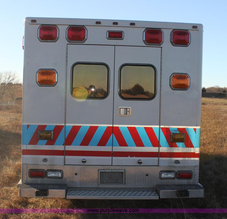 image for item H9379 2010 Ford Econoline E450 ambulance