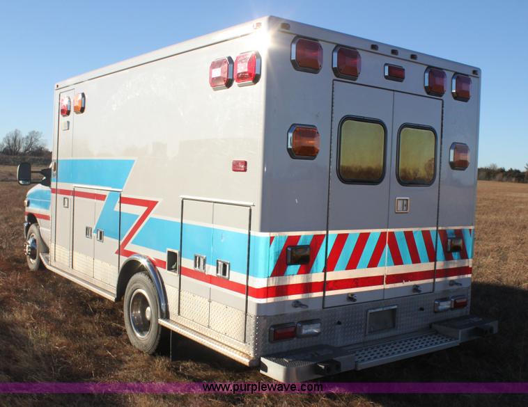image for item H9379 2010 Ford Econoline E450 ambulance
