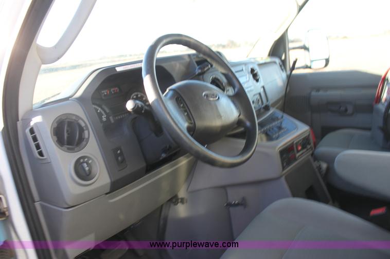 image for item H9379 2010 Ford Econoline E450 ambulance