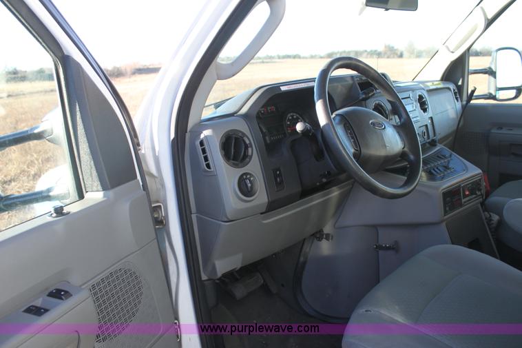 image for item H9379 2010 Ford Econoline E450 ambulance