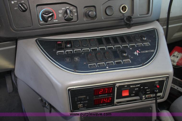 image for item H9379 2010 Ford Econoline E450 ambulance