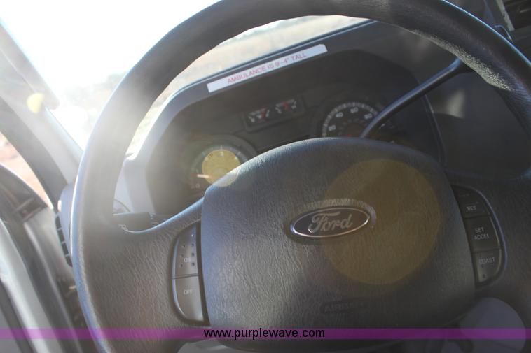 image for item H9379 2010 Ford Econoline E450 ambulance