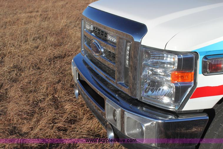 image for item H9379 2010 Ford Econoline E450 ambulance
