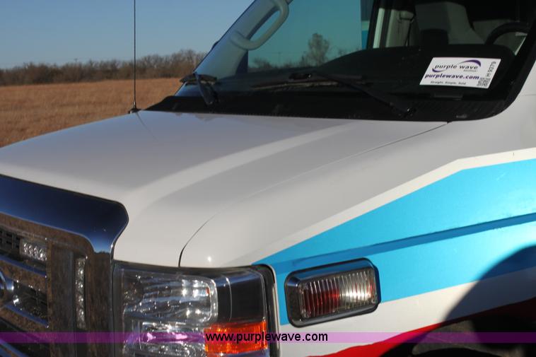 image for item H9379 2010 Ford Econoline E450 ambulance