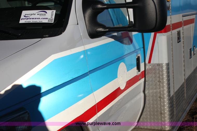 image for item H9379 2010 Ford Econoline E450 ambulance