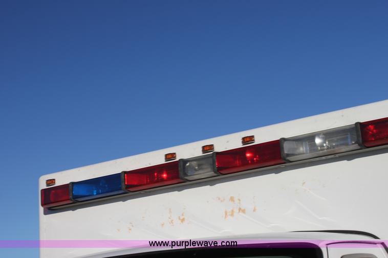 image for item H9379 2010 Ford Econoline E450 ambulance