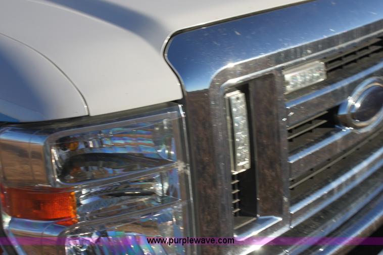 image for item H9379 2010 Ford Econoline E450 ambulance