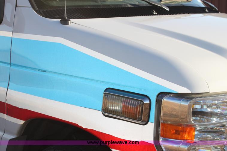 image for item H9379 2010 Ford Econoline E450 ambulance