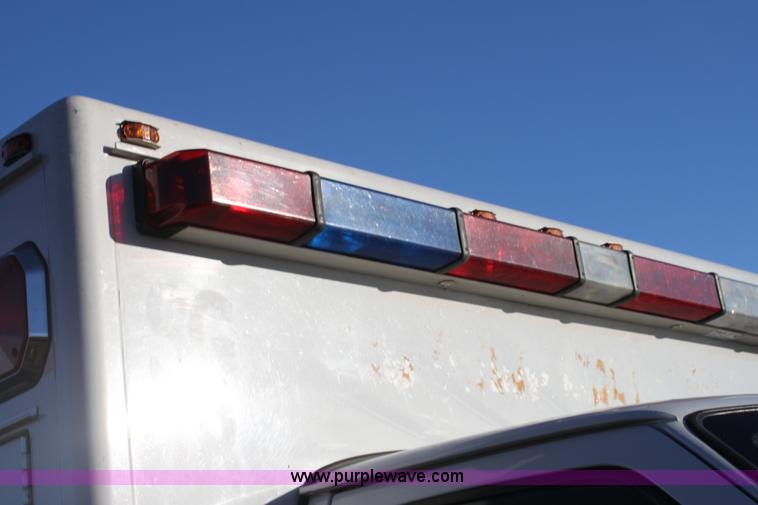 image for item H9379 2010 Ford Econoline E450 ambulance