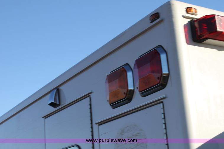 image for item H9379 2010 Ford Econoline E450 ambulance