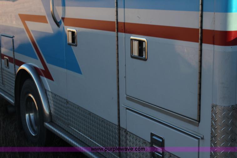 image for item H9379 2010 Ford Econoline E450 ambulance