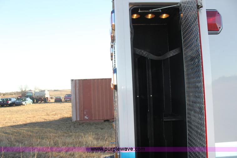 image for item H9379 2010 Ford Econoline E450 ambulance