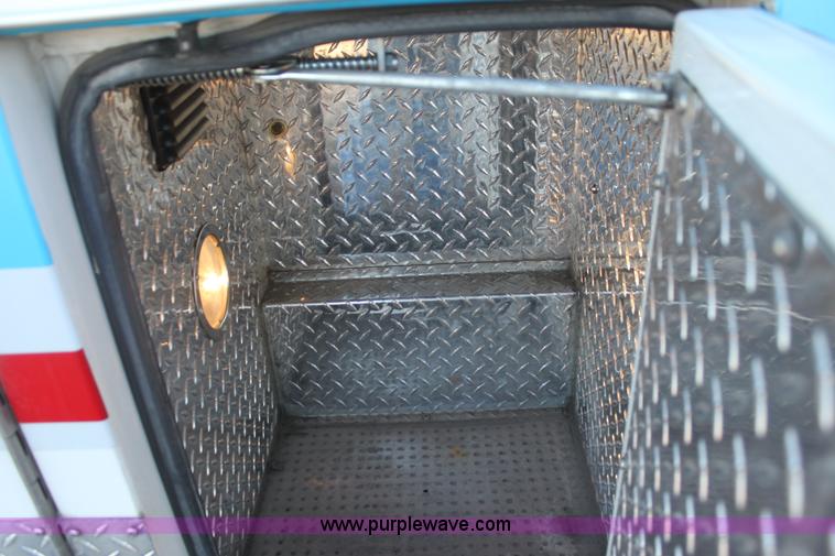 image for item H9379 2010 Ford Econoline E450 ambulance