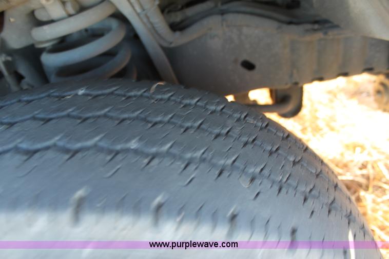 image for item H9379 2010 Ford Econoline E450 ambulance