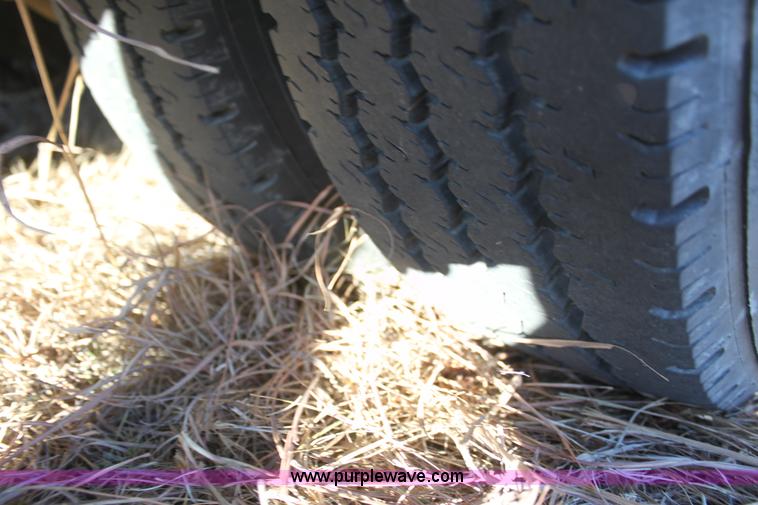 image for item H9379 2010 Ford Econoline E450 ambulance