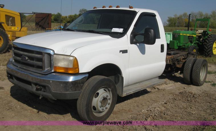 image for item H9479 1999 Ford F550 Super Duty XL cab and chassis
