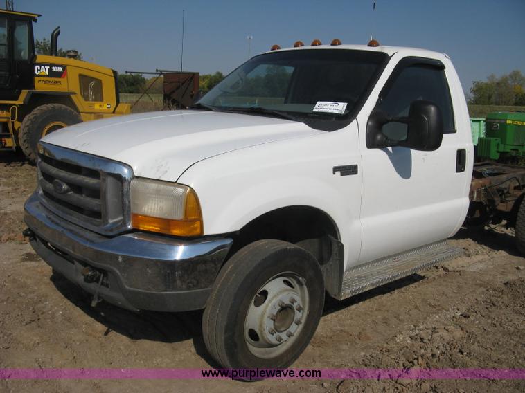 image for item H9479 1999 Ford F550 Super Duty XL cab and chassis