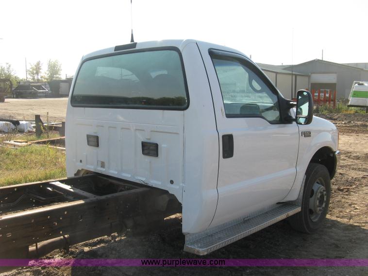 image for item H9479 1999 Ford F550 Super Duty XL cab and chassis