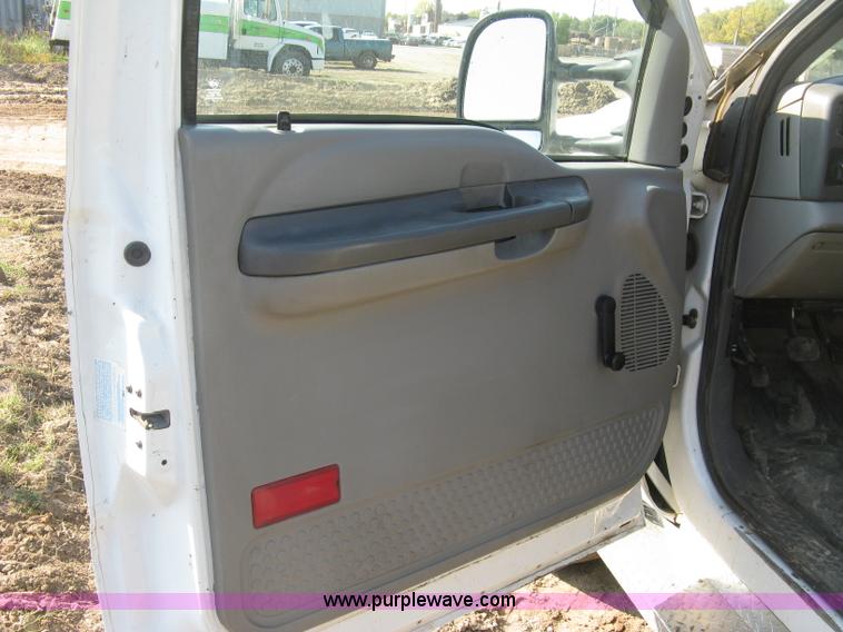 image for item H9479 1999 Ford F550 Super Duty XL cab and chassis