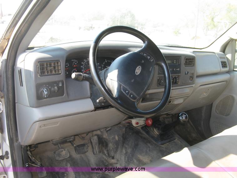 image for item H9479 1999 Ford F550 Super Duty XL cab and chassis