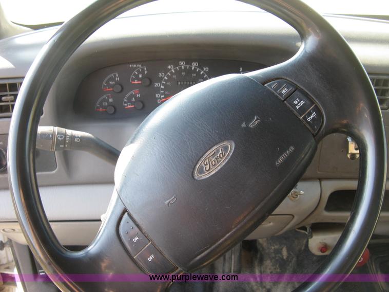 image for item H9479 1999 Ford F550 Super Duty XL cab and chassis