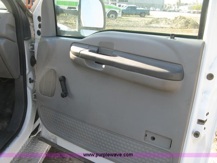 image for item H9479 1999 Ford F550 Super Duty XL cab and chassis