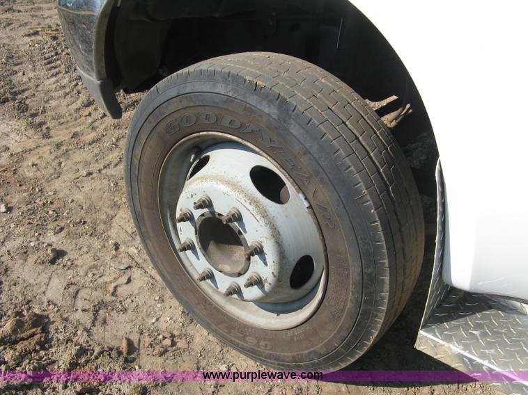 image for item H9479 1999 Ford F550 Super Duty XL cab and chassis