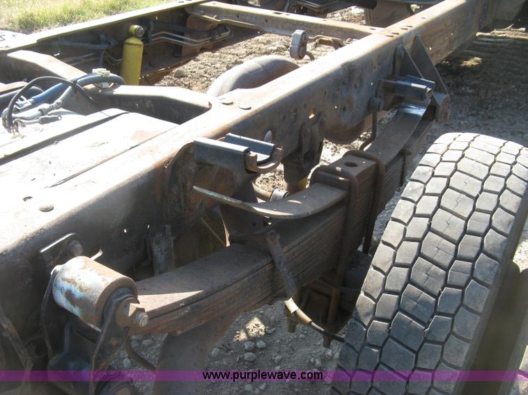 image for item H9479 1999 Ford F550 Super Duty XL cab and chassis