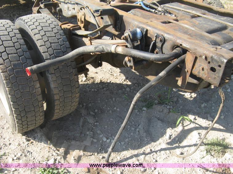 image for item H9479 1999 Ford F550 Super Duty XL cab and chassis