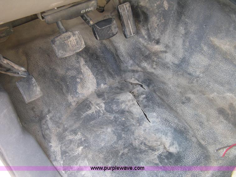 image for item H9479 1999 Ford F550 Super Duty XL cab and chassis