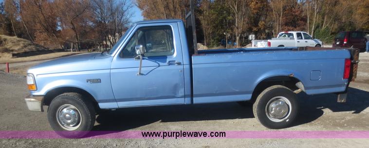 image for item I2152 1996 Ford F250 XL HD pickup truck