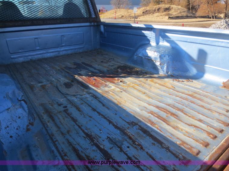 image for item I2152 1996 Ford F250 XL HD pickup truck