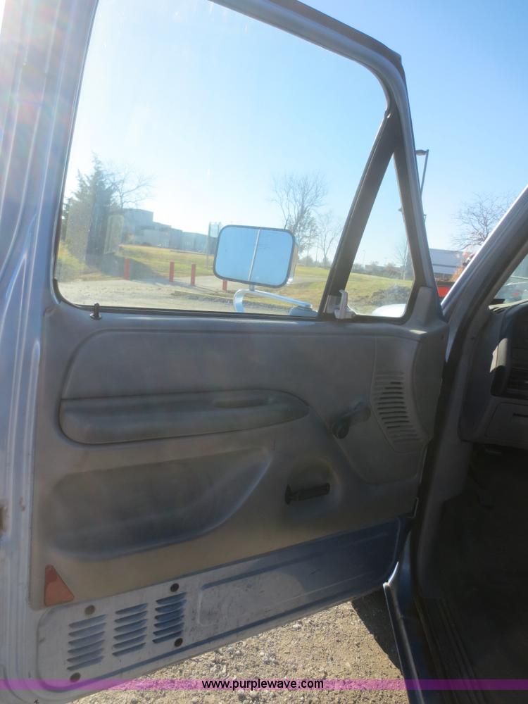 image for item I2152 1996 Ford F250 XL HD pickup truck