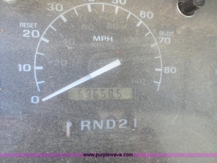 image for item I2152 1996 Ford F250 XL HD pickup truck