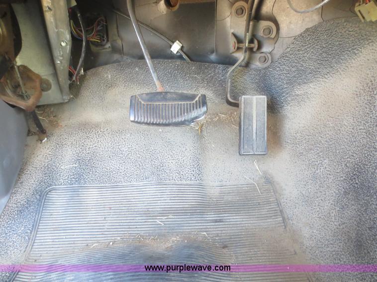 image for item I2152 1996 Ford F250 XL HD pickup truck