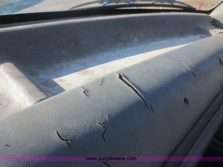 image for item I2152 1996 Ford F250 XL HD pickup truck