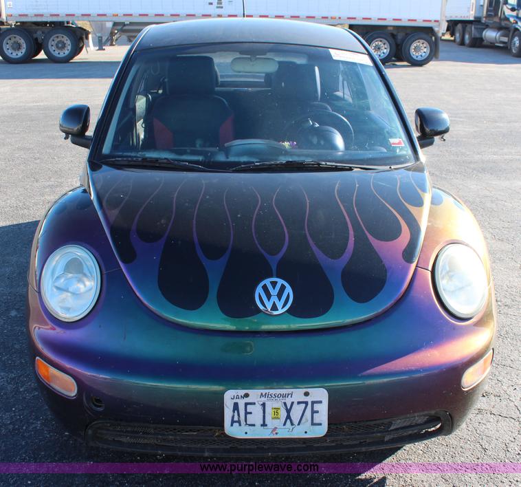 image for item I2390 1999 Volkswagen New Beetle GLS